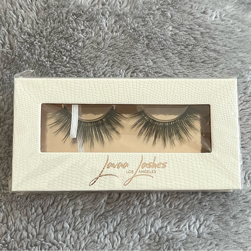 Lavaa Lashes Premium Faux Mink- CHARM- BRAND NEW SEALED IN BOX- UP TO 15 USES